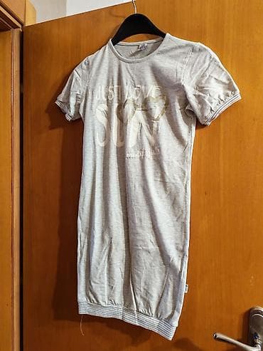 38 dresses: Dve haljine za 1000din. Može i pojedinačno. Za 14 godina — 4