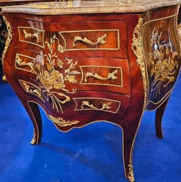Antique Dressers: 𝐊𝐨𝐦𝐨𝐝𝐚 𝐋𝐮𝐣 𝐗𝐕,𝐨𝐛𝐨𝐠𝐚ć𝐞𝐧𝐚 𝐬𝐚 𝐞𝐥𝐞𝐦𝐞𝐧𝐭𝐢𝐦𝐚 𝐨𝐝 𝐩𝐨𝐳𝐥𝐚ć𝐞𝐧𝐞 𝐛𝐫𝐨𝐧𝐳𝐞 𝐢 𝐦𝐞𝐫𝐦𝐞𝐫𝐧𝐨𝐦 — 4