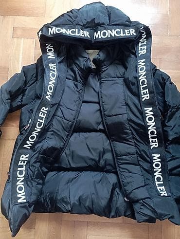 Moncler zimska jakna, crne boje, kratkog puffer kroja sa punjenim