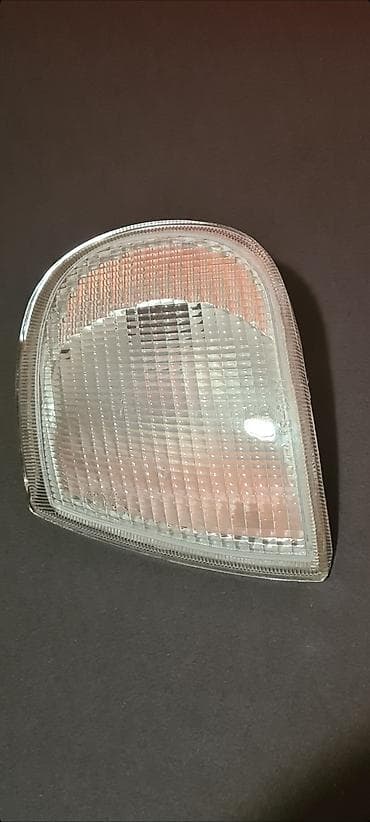 vakum staklo cena: Prednji levi žmigavac pored fara (providni) Škoda Feleicija 1godište — 10