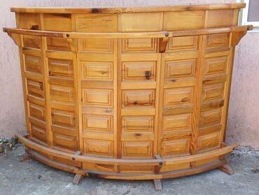 Drveni kućni bar rustičnog dizajna, pogodan za dodavanje autentičnog na lalafo.rs Drveni kućni bar rustičnog dizajna, pogodan za dodavanje autentičnog