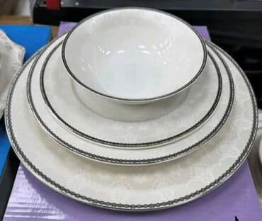 metalac set tanjira: Elegantan set posuđa klasičnog dizajna, idealan za serviranje obroka — 1