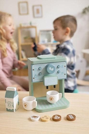 dečiji automobili na akumulator: Drveni aparat za kafu za decu – barista set, 8 delova – ECO TOYS — 1