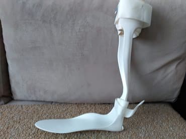 Medicinsko ortopedsko pomagalo za podizanje stopala. Uradjwno od — 2