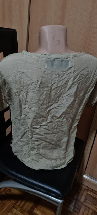 pantalone bez kaisa: Zara majca vel M
Novo bez etikete — 3
