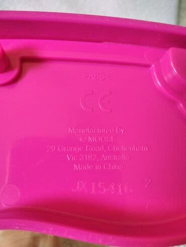 slauf za bebe sa krovom: Shopkins poslastičarnica
Poklopac se skida 
Očuvana
C — 8