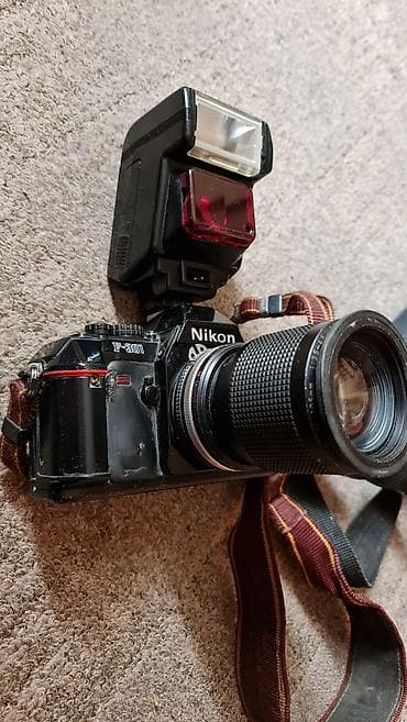 kamere za traktor: Nikon F-301 analogni 35mm SLR fotoaparat sa objektivom i dodatnom — 1