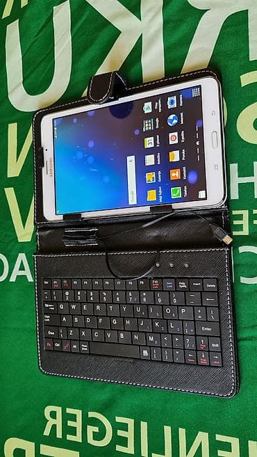 Samsung Galaxy Tab 4 (8.0") sa futrolom i žičnom tastaturom - Ekran