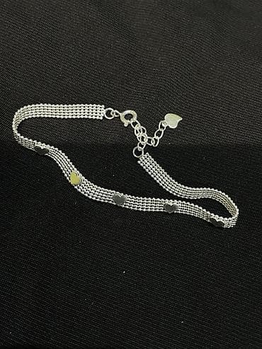 muske kozne narukvice: Srebrnasta narukvica sa nizom sitnih srca - Delikatna lančana — 2