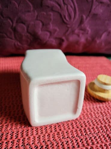 set za začine: Posude vintaz porcelanske nove za zacine. Komada 6. Visina — 9