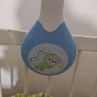 tenk igracka za decu: Vrteška za krevetac Fisher Price Ima tri različite melodije, projektor — 2