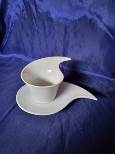 porcelanske solje za caj: Solje nove,vintaz porcelanske. Solje lep oblik. Cena je — 8