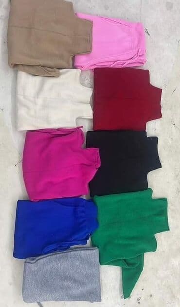 butik 13 kombinezoni: Komplet: 2500 dinara
 Dostupan u raznim bojama — 6