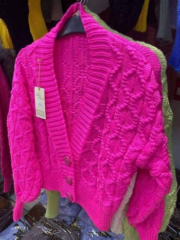 boss dzemper: 2200 din — 1