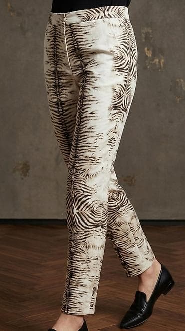 Ženske pantalone sa printom inspirisanim animal motivima - Kroj