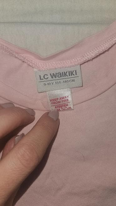 velicina 140 za koji je uzrast: LC Waikiki majica za devojčice - Veličina: 9–10 godina (134–140 cm) — 2