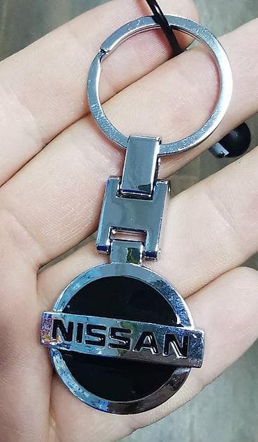 ljubav i novac: Privezak za kljuceve automobila,metalni. Novo,nekorisceno. Kontakt — 5