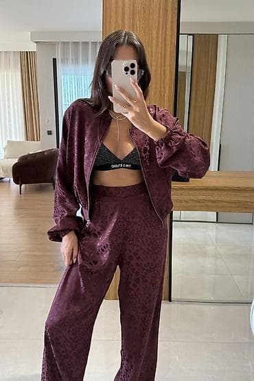 Ženska odeća: 🩶Komplet
Cena 6100
Vel.S m l
V55 — 7