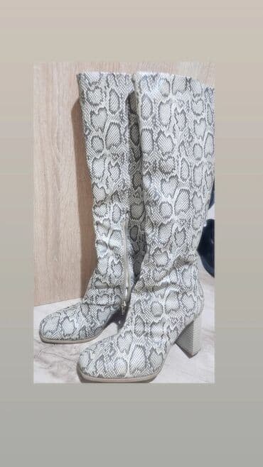 Donji delovi trenerke: Čizme, Bershka, 36 — 2