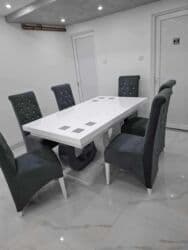 Setovi stolova i stolica: 160x90

270€ — 1