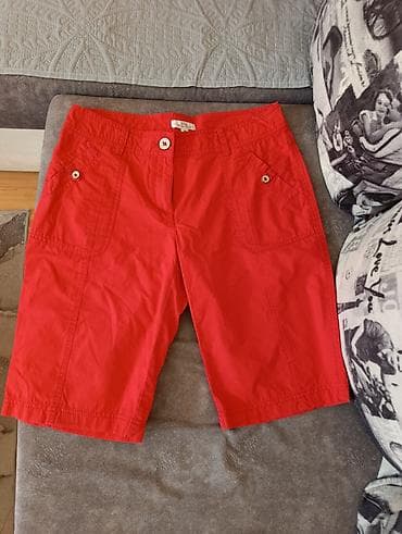 hm majice: Crvene ženske bermude/šorts do kolena - Klasičan kroj sa srednje — 1