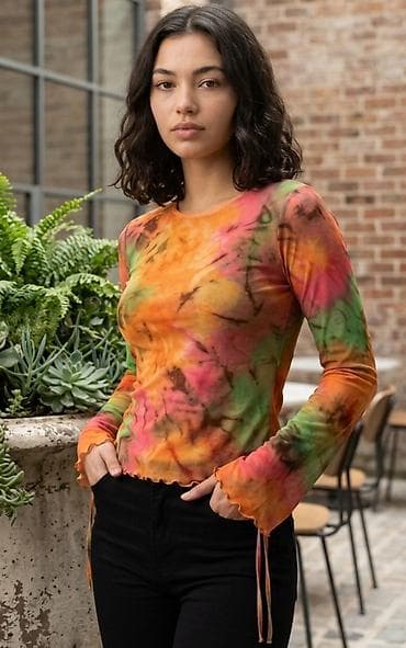 Ženska majica dugih rukava sa tie-dye printom. - Kroj: pripijena