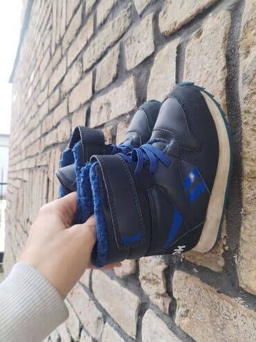 reebok duboke patike: Reebok cizme br 25
Super ocuvane — 4