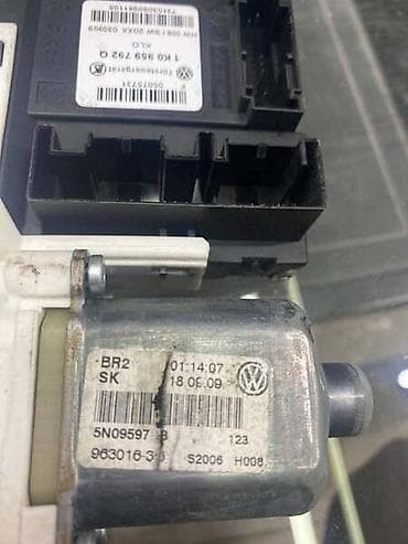 auto prikolice subotica: MOTORIC PODIZACA STAKLA ZA VOLKSWAGEN TIGUAN - 5N09597B | Prednji — 1