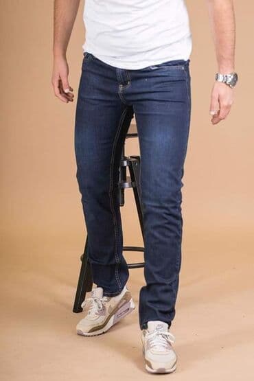 muške pidžame c a: JEANS FARMARICE TOP KVALITET Cena 3200 dinara Brojevi 40 Dzeparke — 18