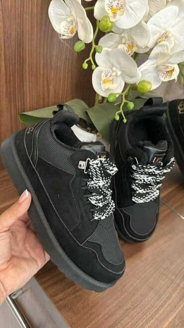 Women's Sneakers and athletic shoes: 38 — 3