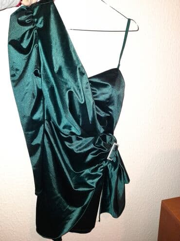 zara zelena haljina: Elegantna mini haljina u smaragdno zelenoj boji, sa asimetričnim — 3