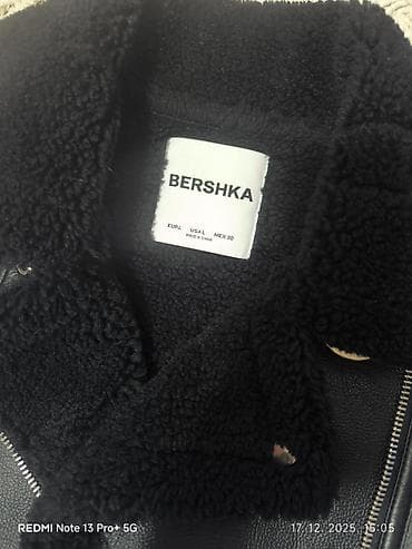 Bershka zenska/bikerska jakna od eko kože sa toplom „shearling”