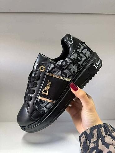 ugg papuce bele: Dior patike

36 do 40

4.700 din — 2