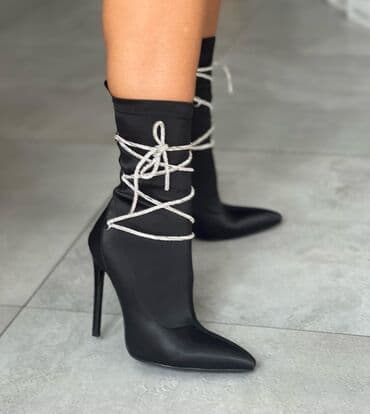 new balance kopija: Novoo 5300din
Br 36-41
Peta:10.5cm — 1