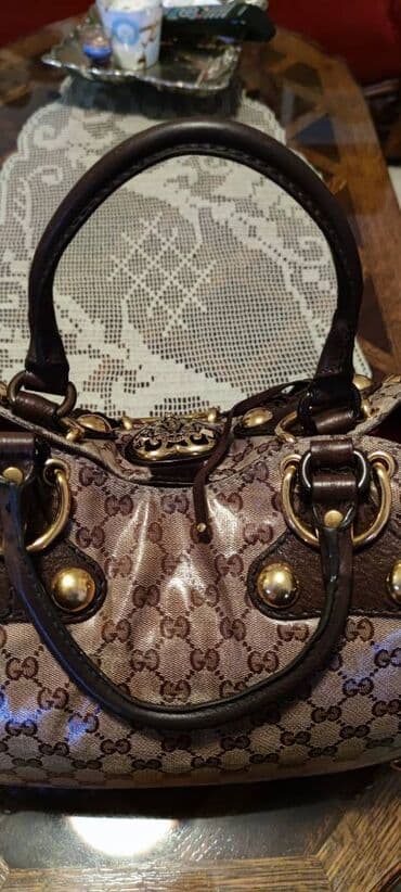 Ostali aksesoari: Gucci. Fantastična.

Bez ikakvih nedostataka.
45cm x 28cm x 10cm — 18