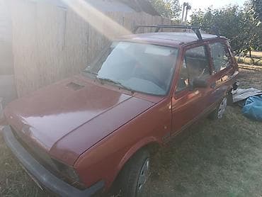 fratellis auto: Zastava Yugo, crvena boja, trovratni hečbek. Karakteristike i — 2