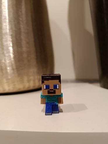 Minecraft mini figurice – set - Likovi: Steve (klasični), Steve u