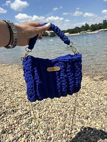 Ručno pletena torbica LolliKnit – kobalt plava - Materijal: debelo