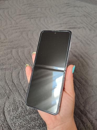 kupujem samsung: Samsun Z Flip 4 8/256 TOP STANJE Telefon je u perfektnom stanju, bez — 8