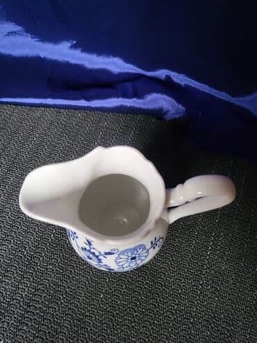 oprema za krevetac: Nov,vintaz bokal za mleko,original cvibl mustra. Nov porcelanski — 2