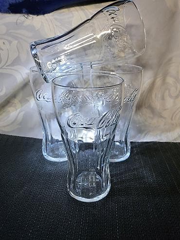 vakum posude: Case nove Coca Cola. Nove case sve na casama odsjaj od svetla — 3