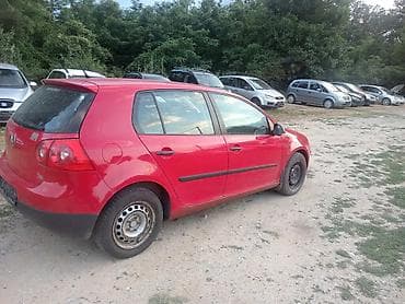gumeni opanci cena: Volkswagen Golf V – hečbek, 5 vrata, crvena boja. Motor TDI dizel — 8