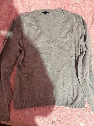 crno sivi tech fleece: Dzemper tanji na V izraz u L velicini.🌸 — 1