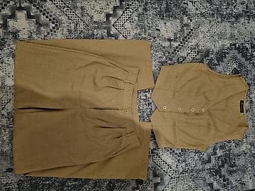 opposite mokasine: Dvodijelni komplet – prsluk pantalone u bež/karamel nijansi. - Kroj — 1