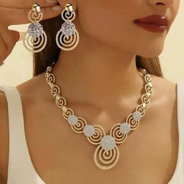Accessories: Set elegantnog nakita Opcije: 1) Komplet ogrlica + minđuše u zlatnoj — 1