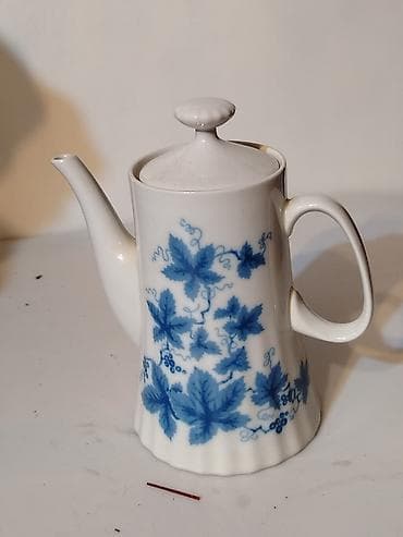 Stare vaze i dekor: Vintaž porcelanski čajnik Epiag Bohemia Carlsbad – Plava vinova loza — 1