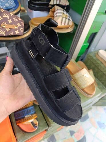 c a papuce: Sandale, UGG, 41 — 2