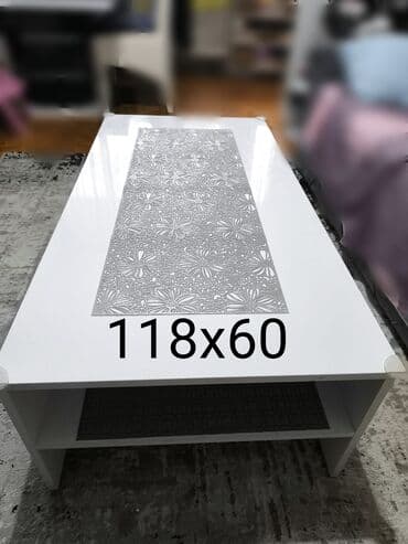viseci elementi za spavacu sobu: Beli sto za kafu dimenzija 118x60 cm. Sto ima dodatnu policu ispod — 1