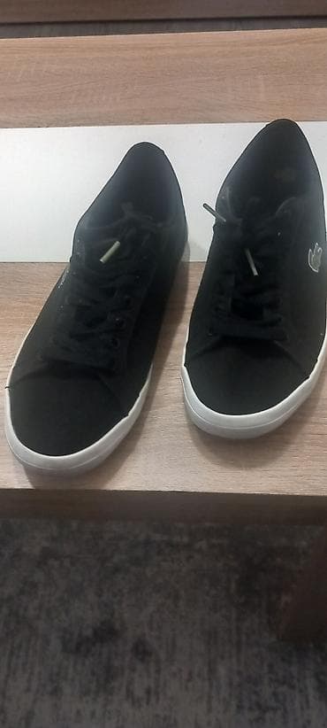 stradivarius s: Patike letnje u dobrom stanju. Novi Beograd blok 62 — 2