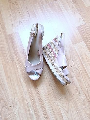 Sandalete na platformu – roze/bež lak koža efekat - Model: otvorenih